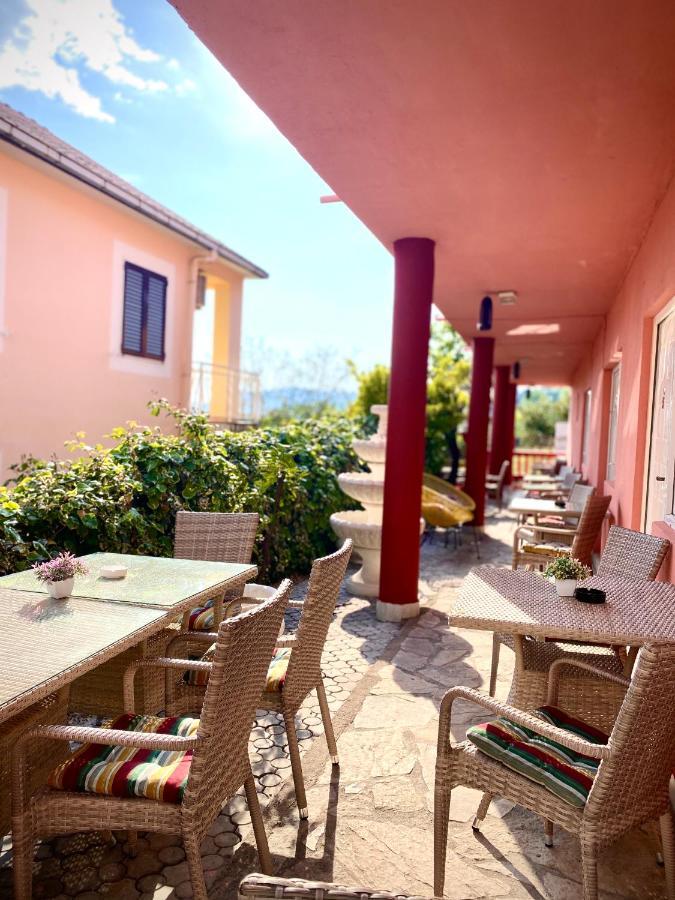 Отель Vila Duricic 300M Od Mora Дженовичи Экстерьер фото